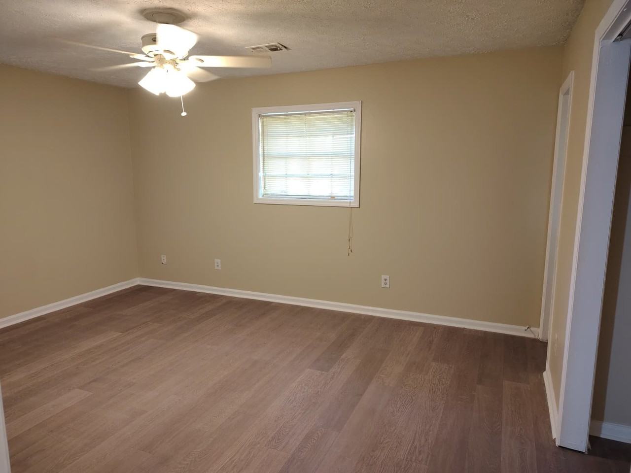 2872 Leisure Springs Cir - Photo 2 of 17