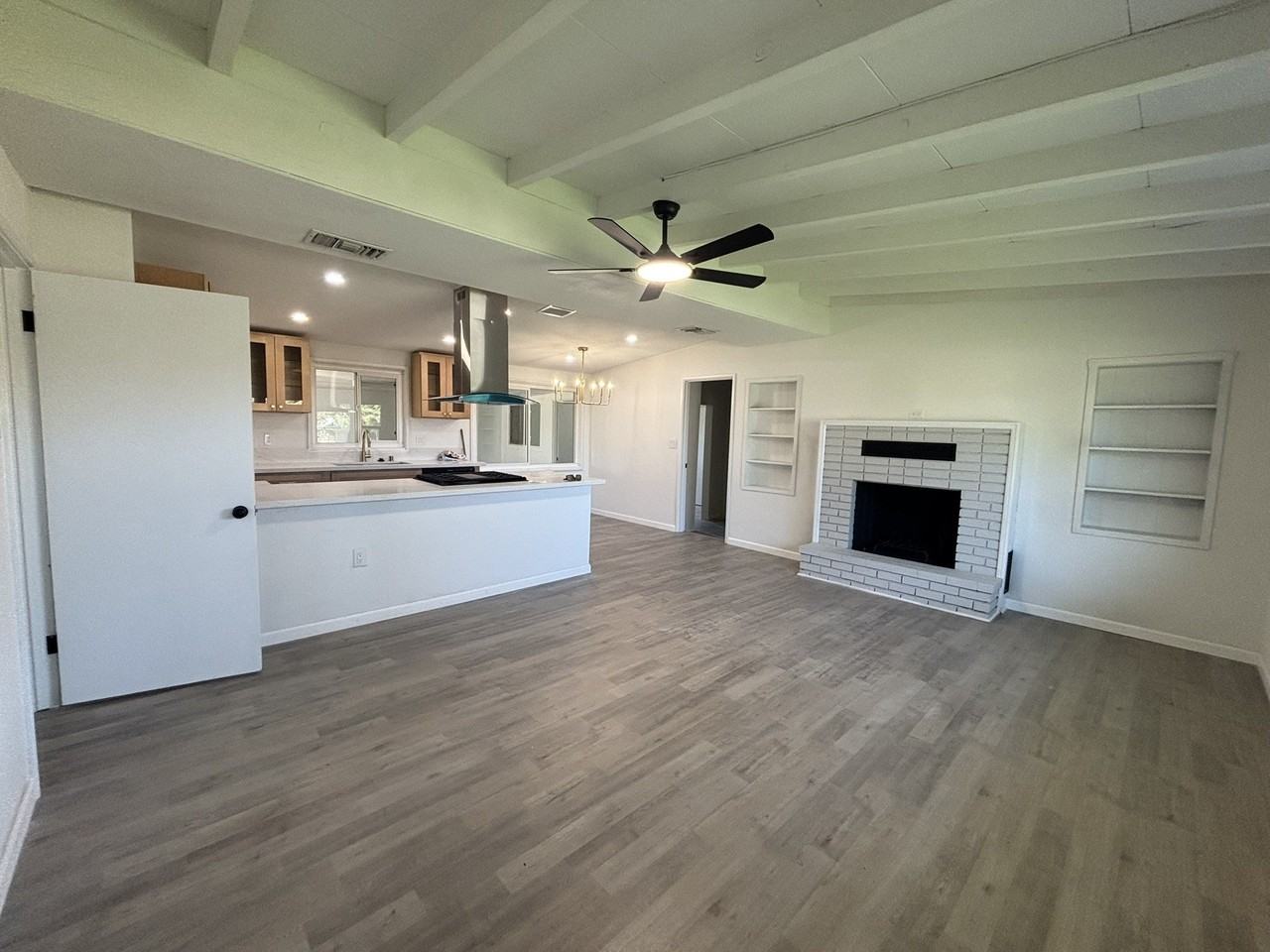 1211 Pennsylvania Ave - Photo 3 of 18