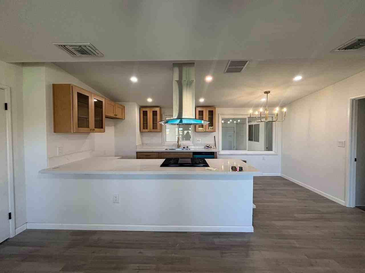 1211 Pennsylvania Ave - Photo 4 of 18