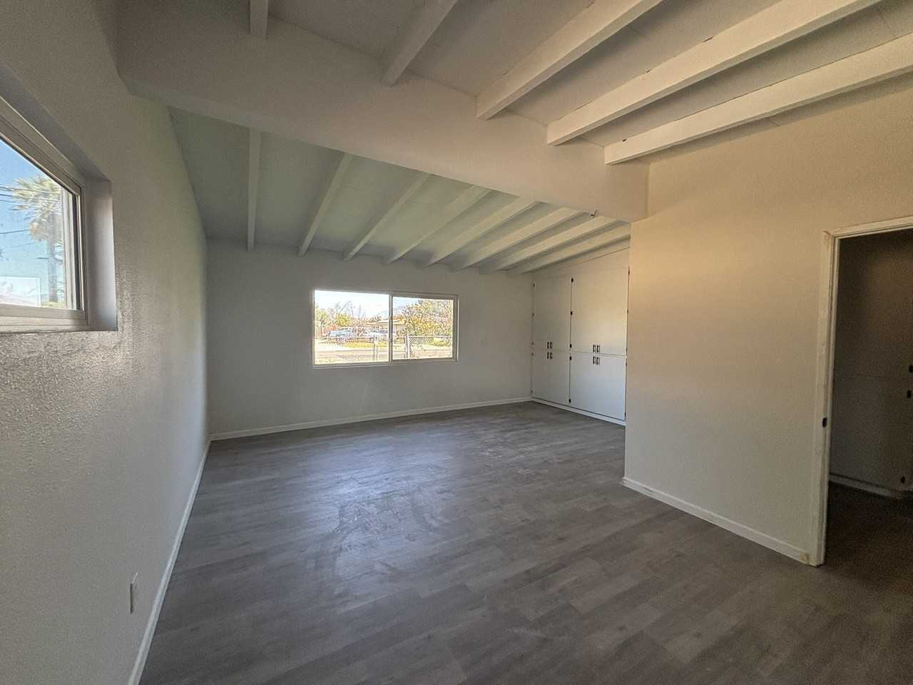 1211 Pennsylvania Ave - Photo 5 of 18