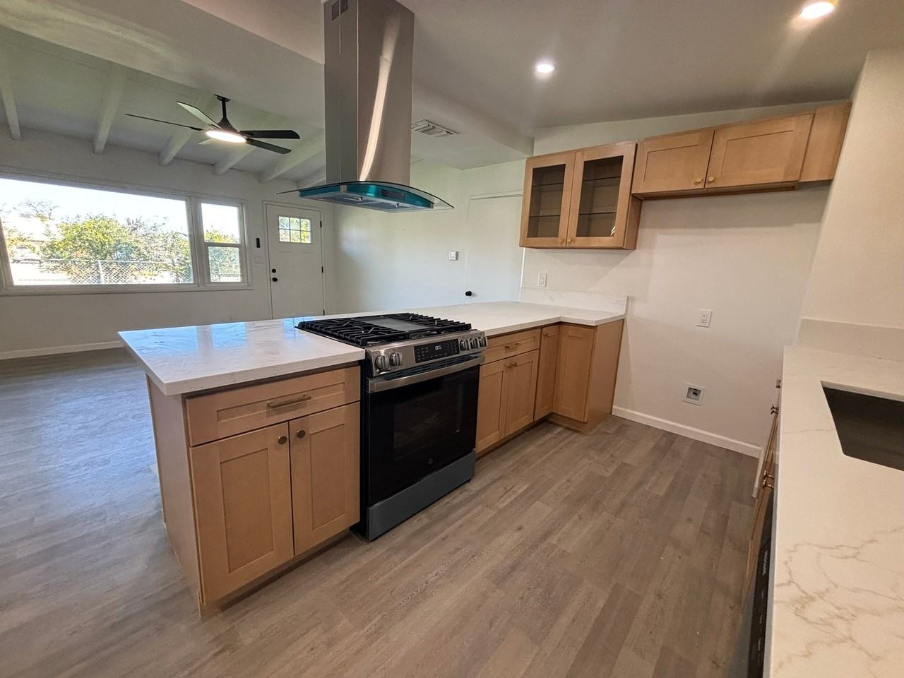 1211 Pennsylvania Ave - Photo 6 of 18