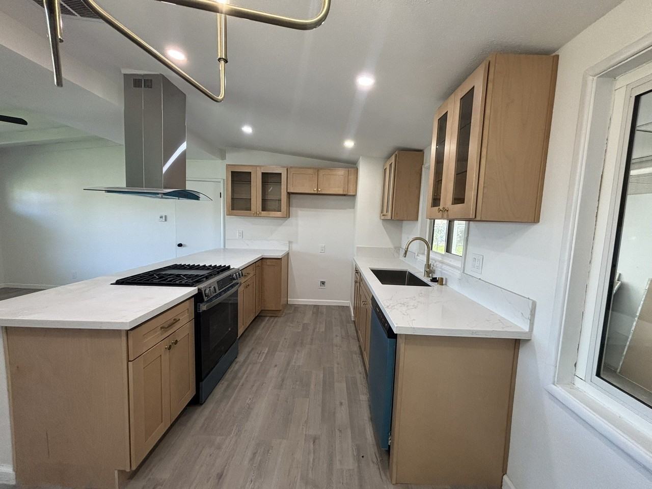 1211 Pennsylvania Ave - Photo 7 of 18