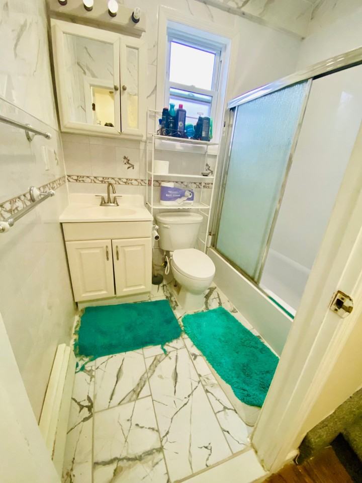 20 Vineyard Ave - Photo 5 of 9
