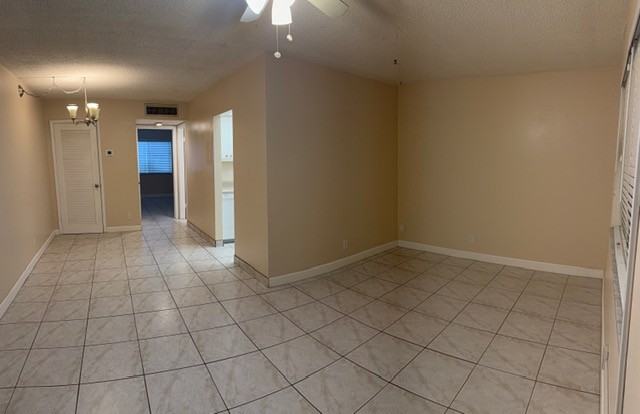 315 N Lake Dr #6 - Photo 2 of 9