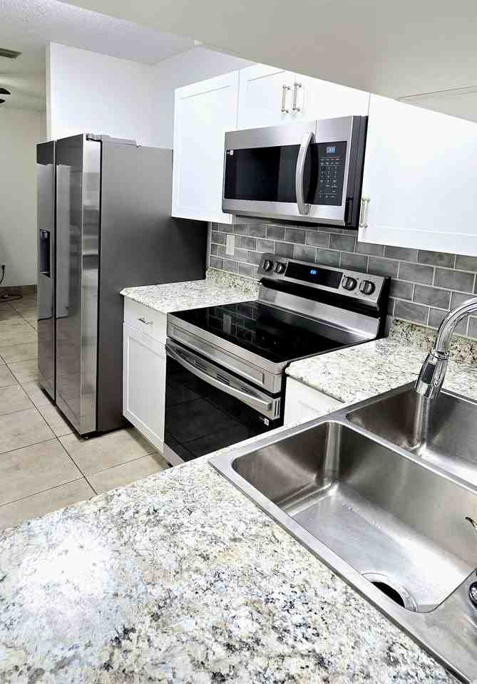1379 Summit Run Cir - Photo 4 of 22