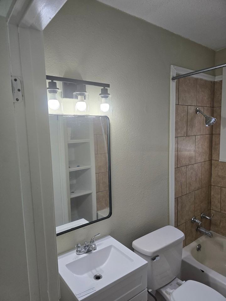 614 Fairview Ave #7 - Photo 4 of 4