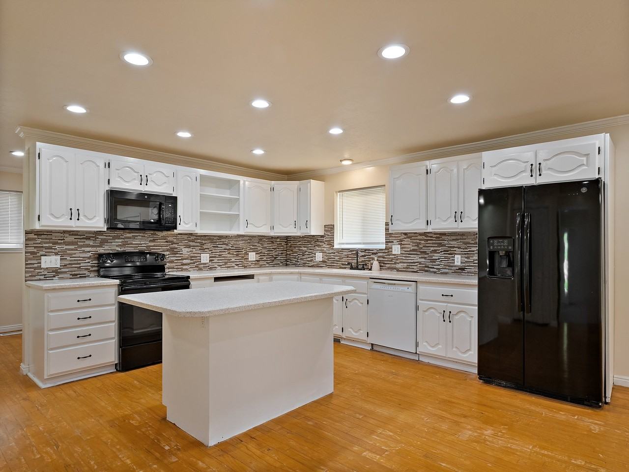 6438 S Tamra Dr - Photo 4 of 20