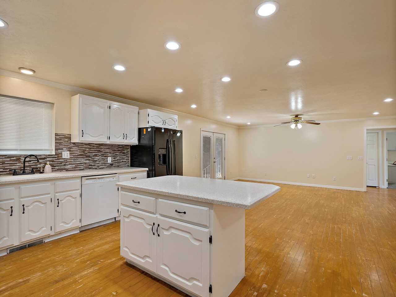 6438 S Tamra Dr - Photo 5 of 20