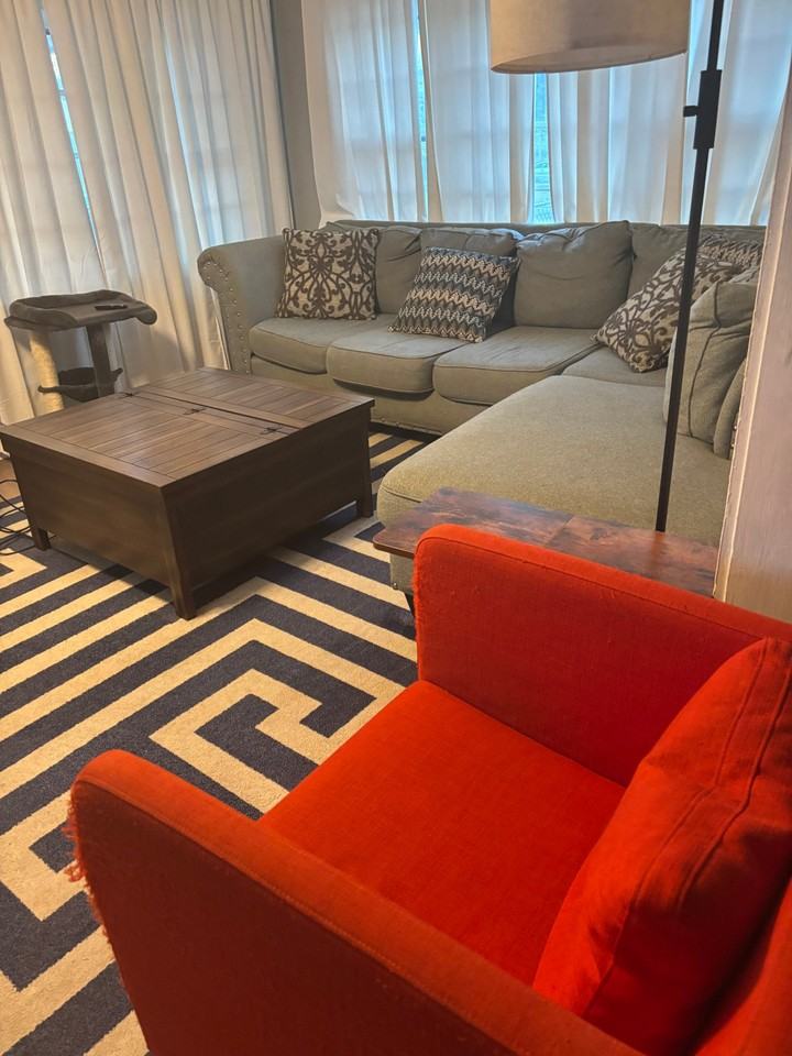 712 W Cherokee St - Photo 2 of 15