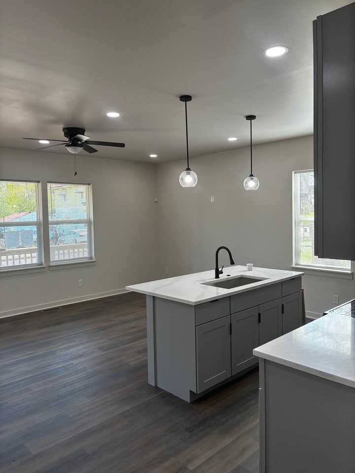 824 W 29th St - Photo 3 of 12