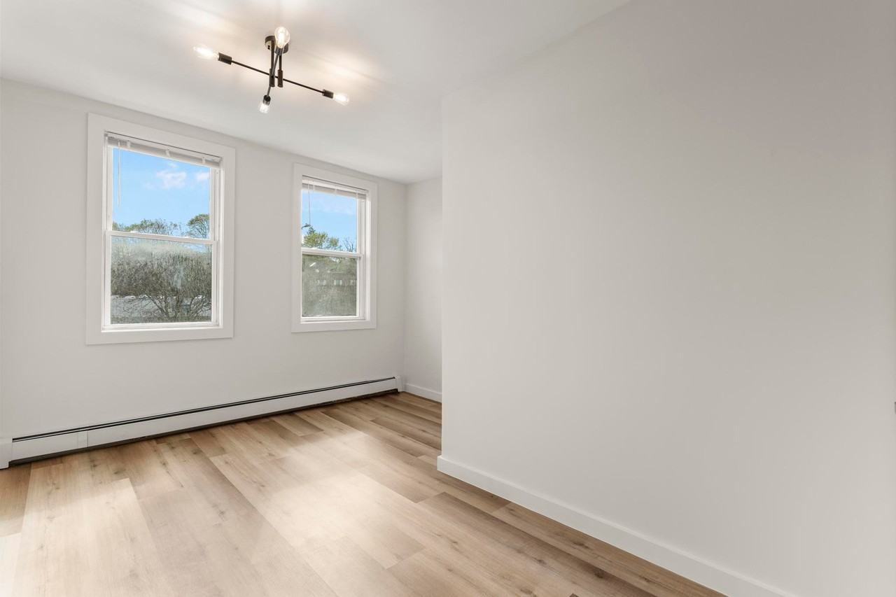 431 411 #8 - Photo 4 of 17