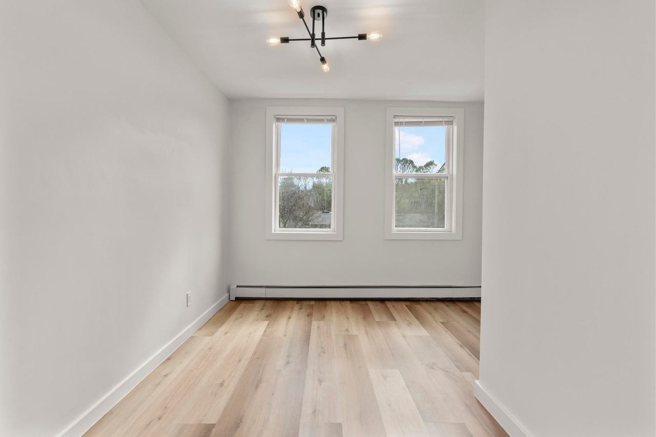 431 411 #8 - Photo 5 of 17