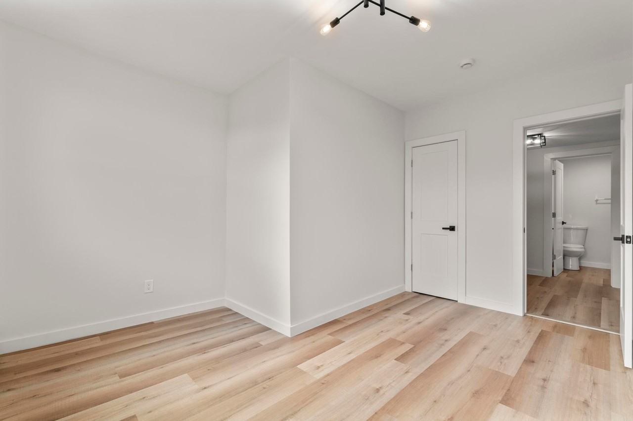 431 411 #8 - Photo 7 of 17