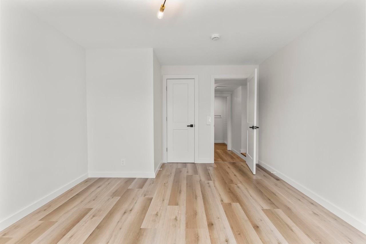 431 411 #16 - Photo 4 of 17