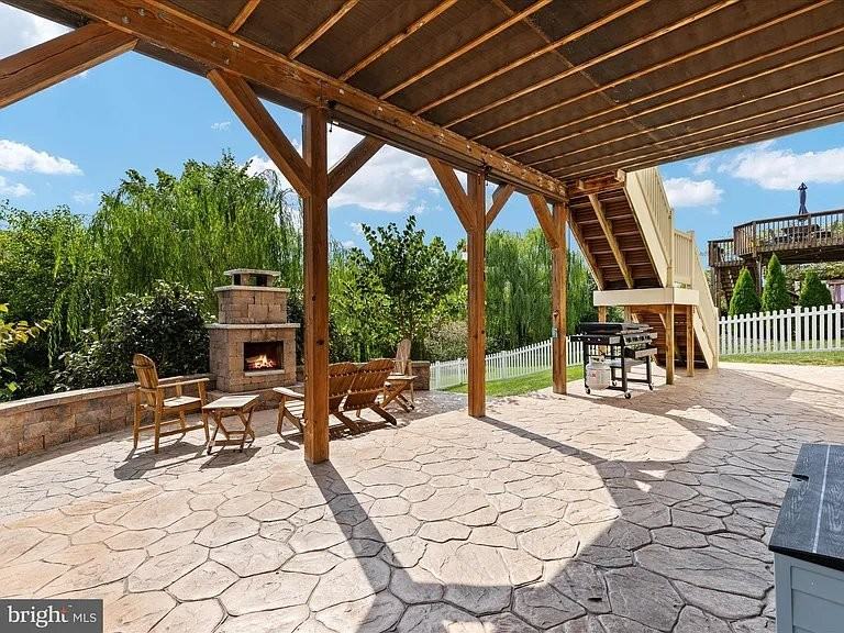 109 Starburst St - Photo 5 of 10