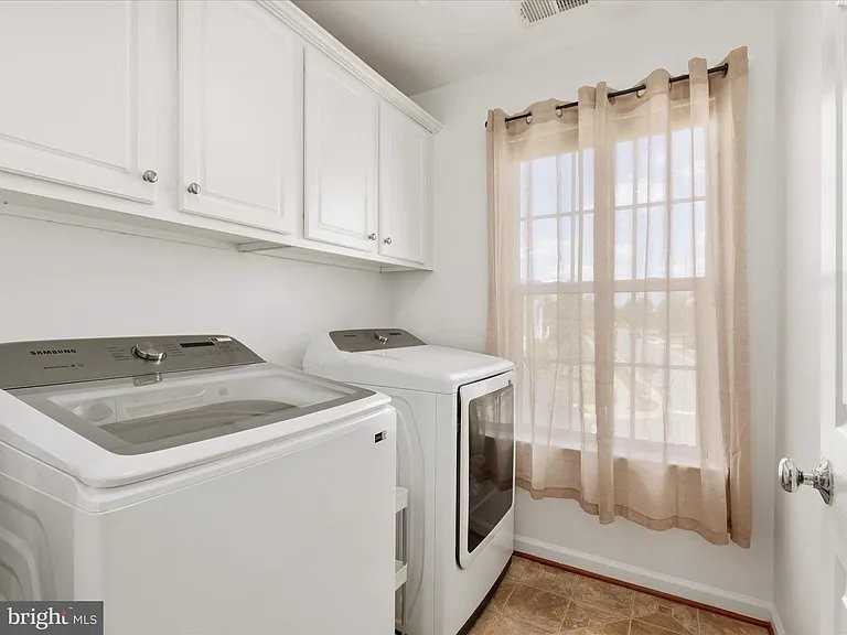 109 Starburst St - Photo 6 of 10