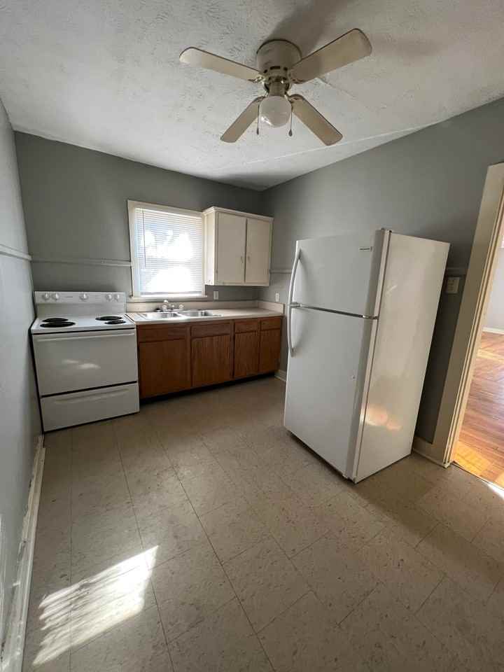 118 E 12th Ave #4 - Photo 3 of 4