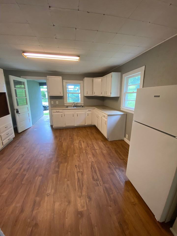 126 Lakeview Dr - Photo 4 of 9