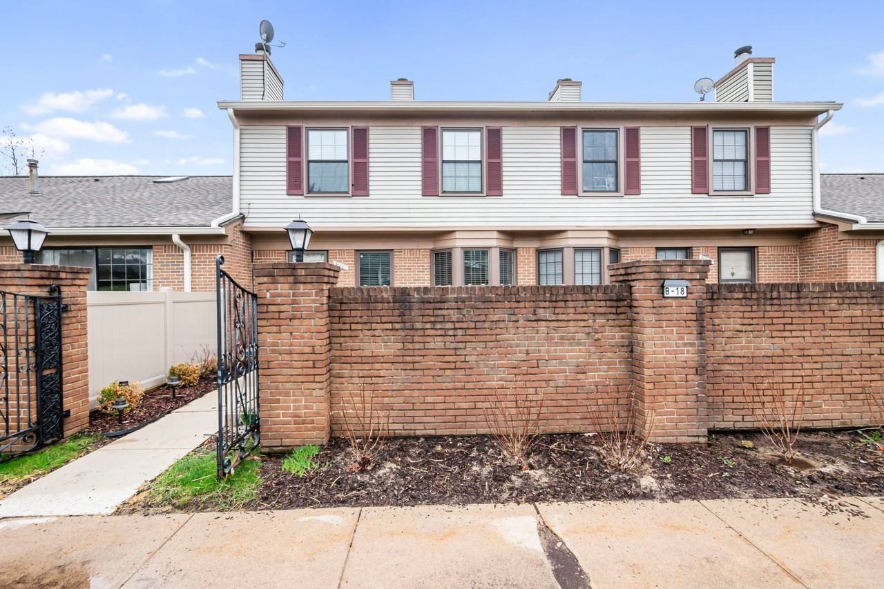 38887 Country Cir - Photo 2 of 20