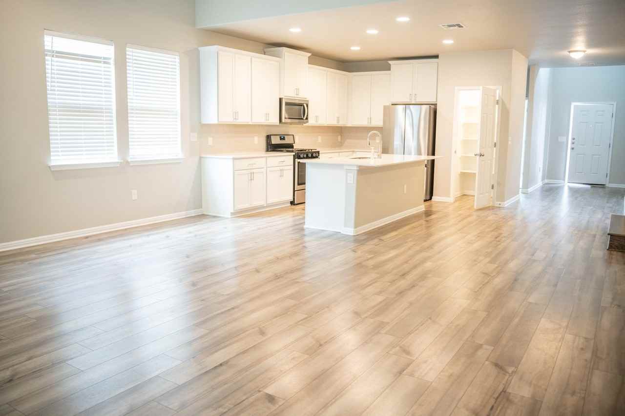 532 Arrowhead Vine St - Photo 3 of 20