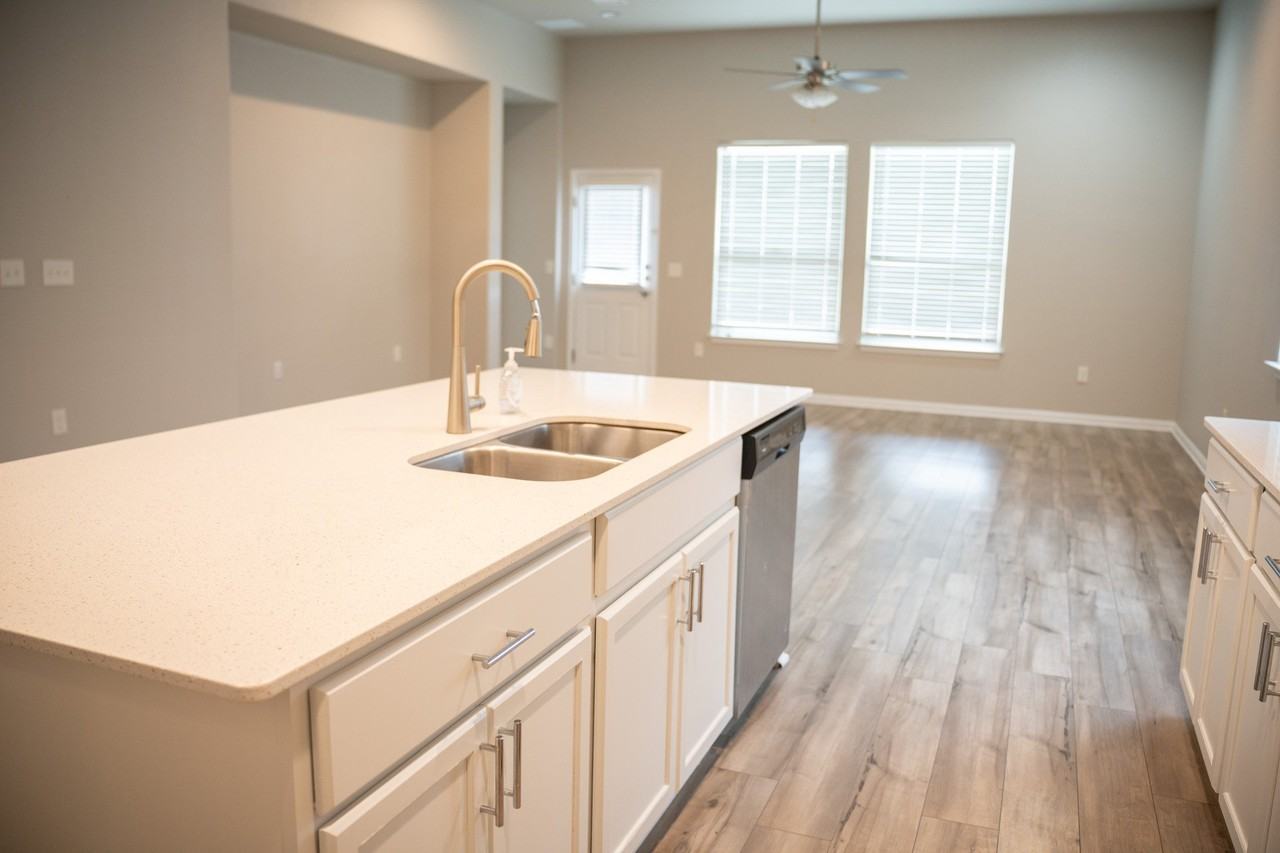 532 Arrowhead Vine St - Photo 5 of 20