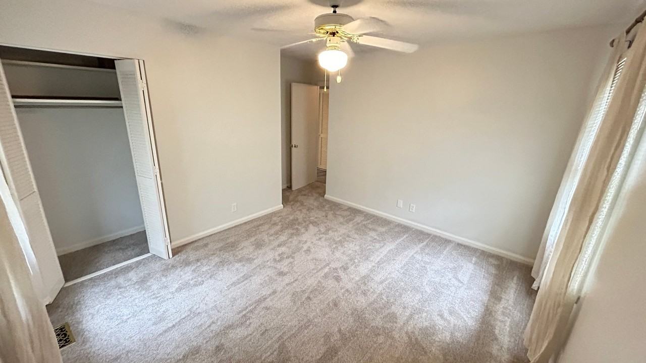 2518 Savannah Rd - Photo 5 of 12