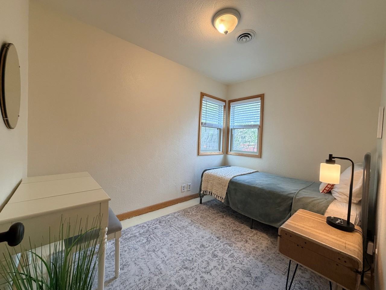 405 S 12th St #B - Photo 3 of 8