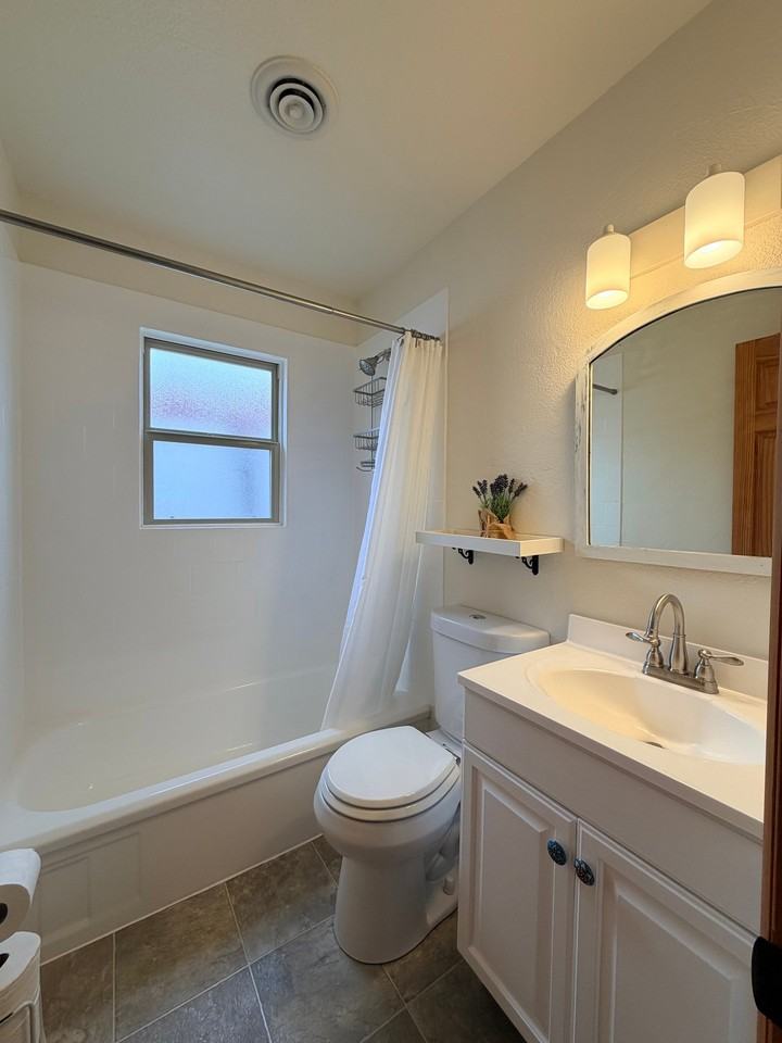 405 S 12th St #B - Photo 4 of 8