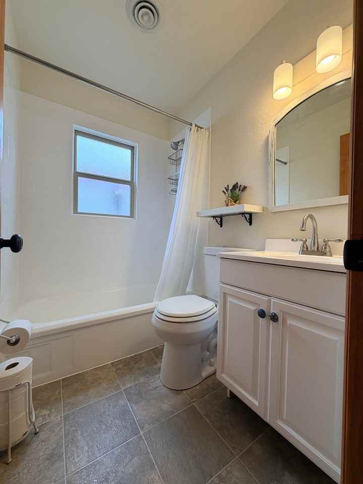 405 S 12th St #B - Photo 5 of 8