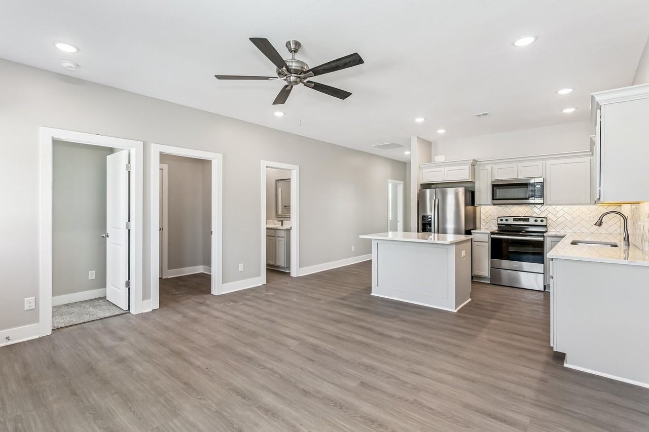 105 Meadowbrook Dr - Photo 3 of 16