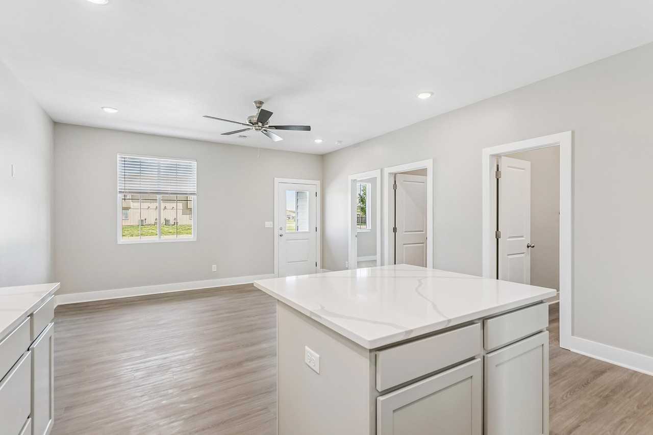 105 Meadowbrook Dr - Photo 5 of 16