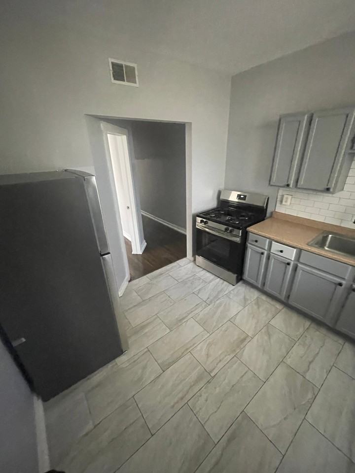 2118 E 80th St #1 - Photo 5 of 5