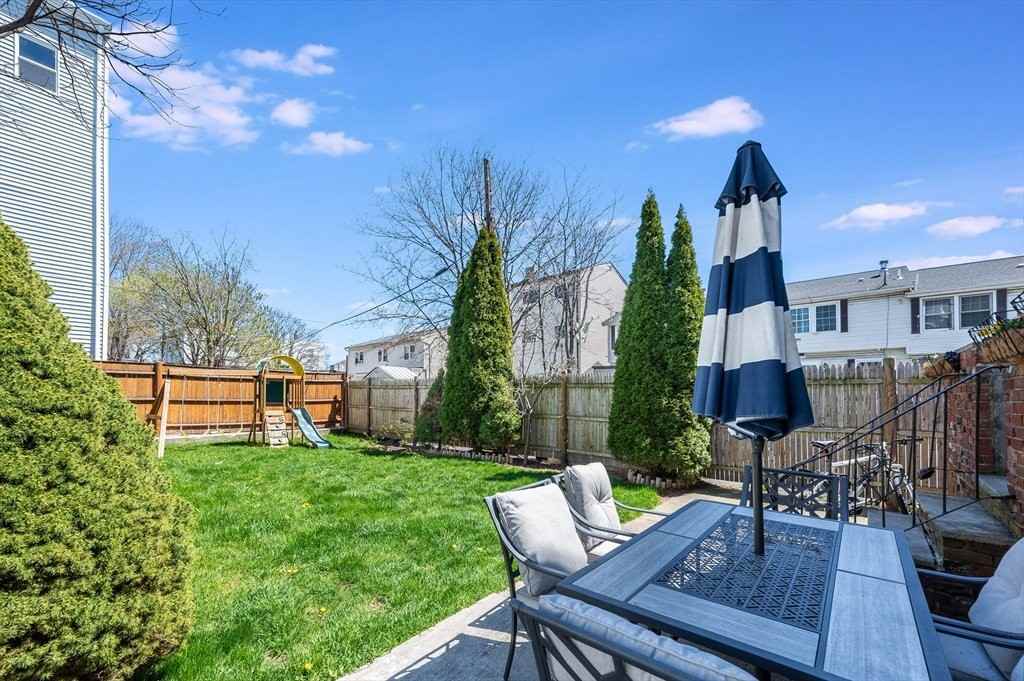 64 Parker St - Photo 3 of 12