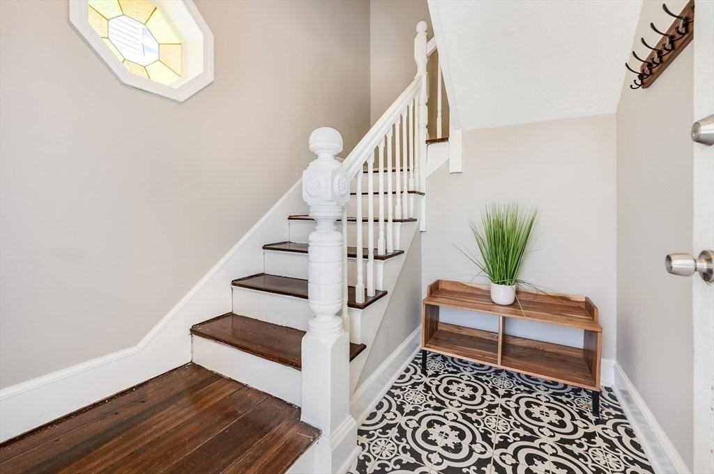 64 Parker St - Photo 7 of 12