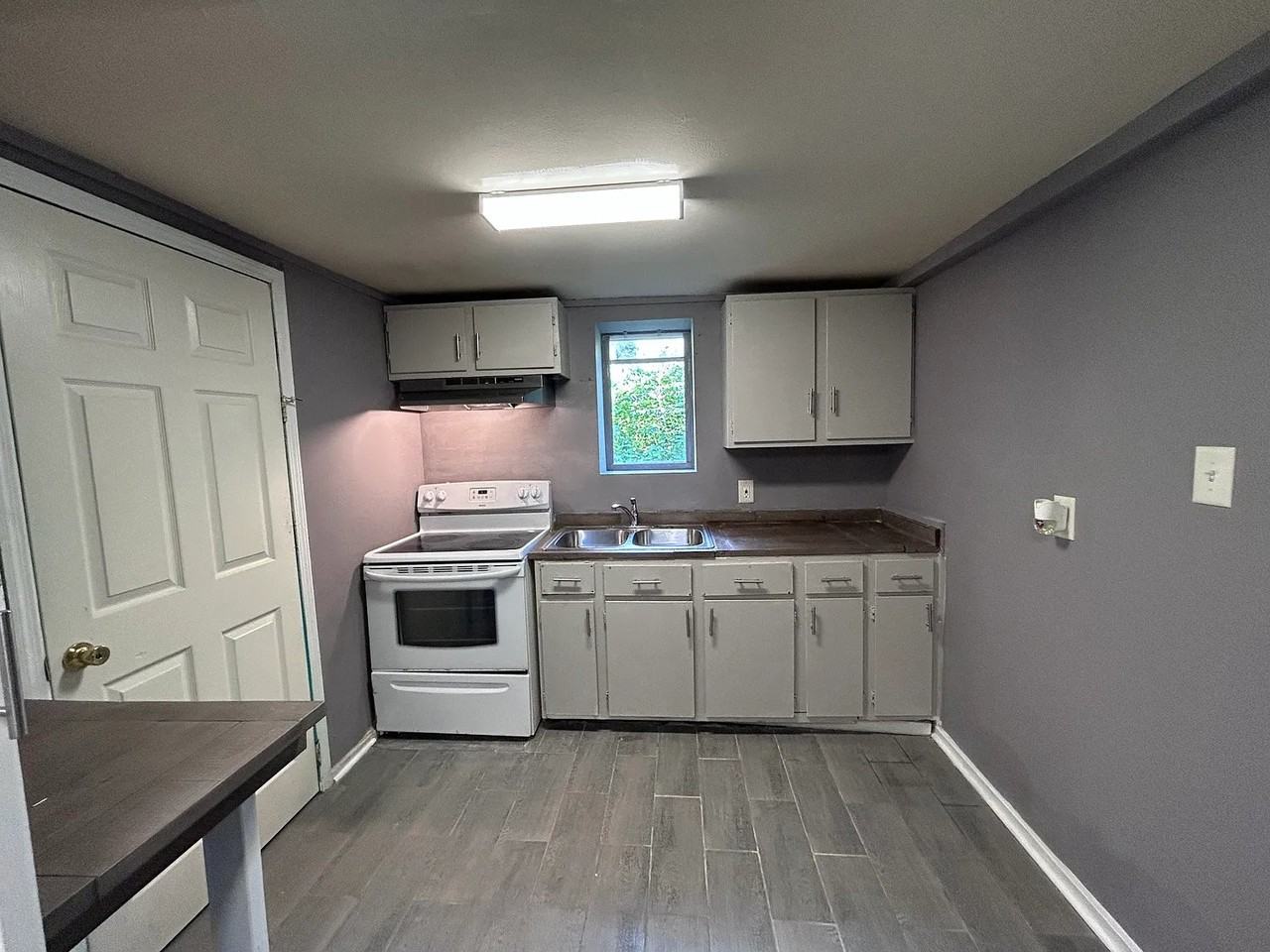 1320 Brown St #E - Photo 4 of 16