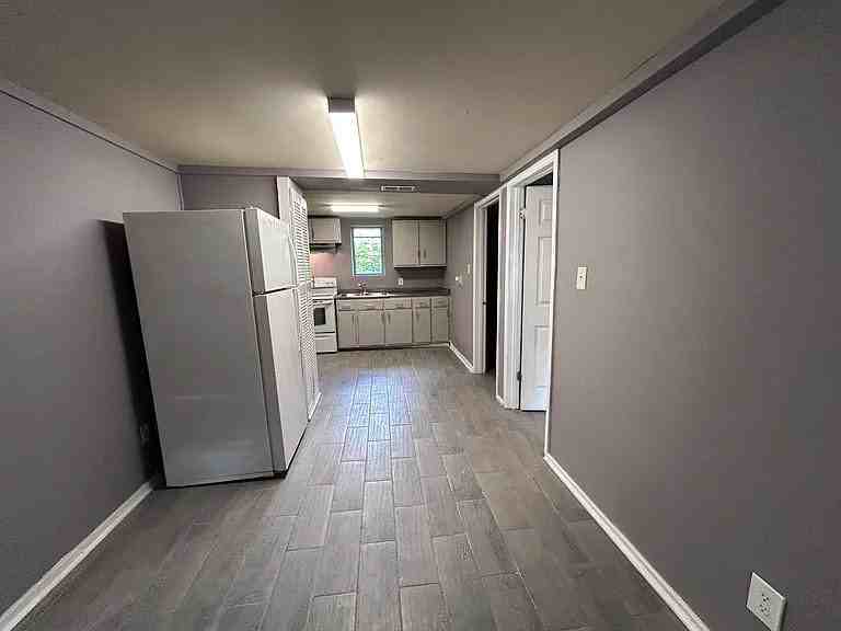 1320 Brown St #E - Photo 5 of 16