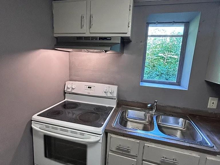 1320 Brown St #E - Photo 6 of 16