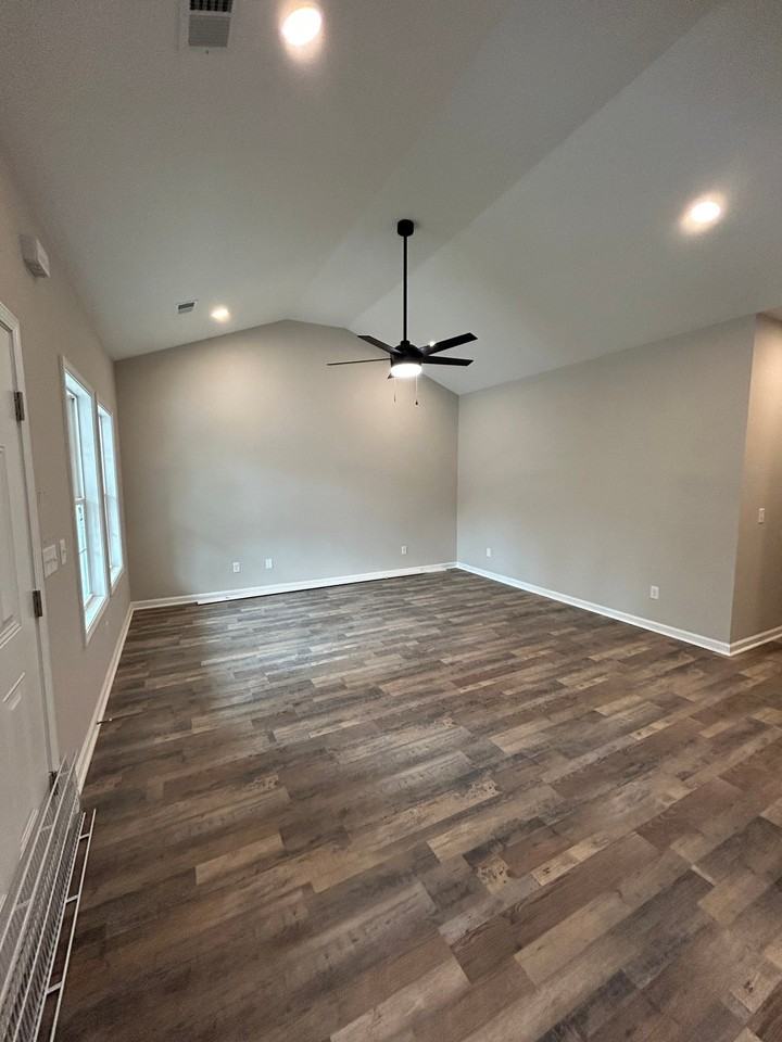 14 Pine St - Photo 3 of 8