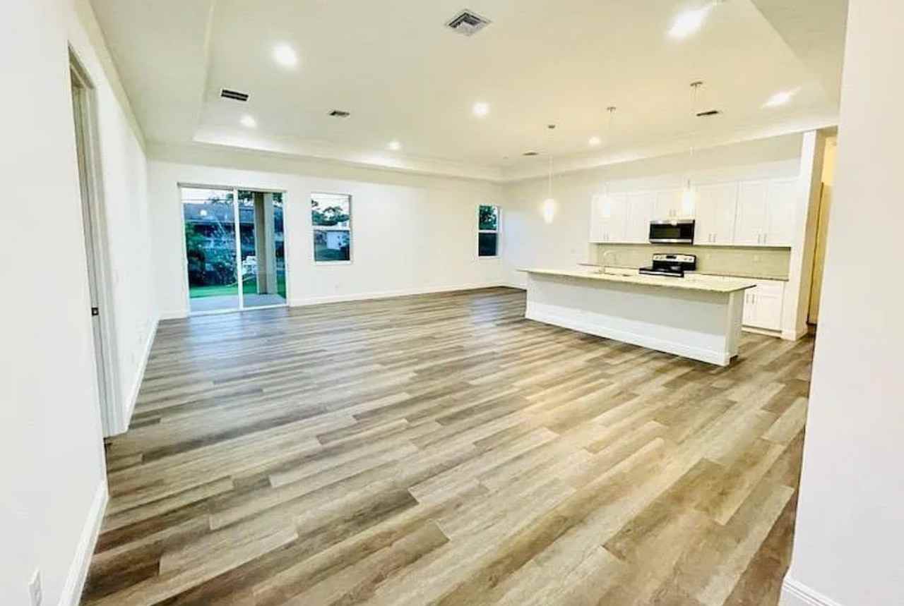 986 Sw College Park Rd - Photo 4 of 9