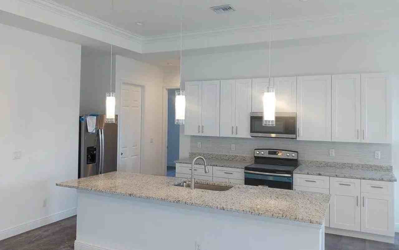 986 Sw College Park Rd - Photo 7 of 9