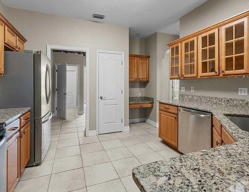 2276 Colony Club Dr - Photo 5 of 9