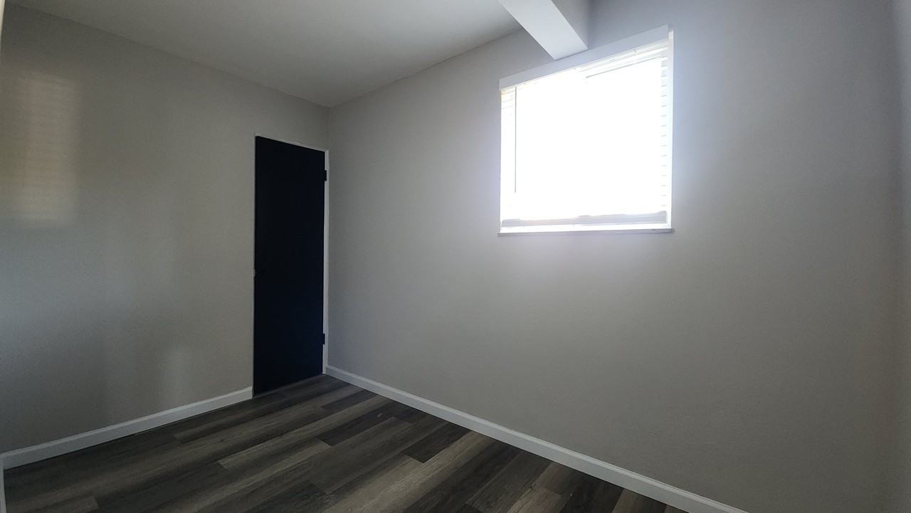 7880 Big Bend Blvd #1stFL - Photo 4 of 5