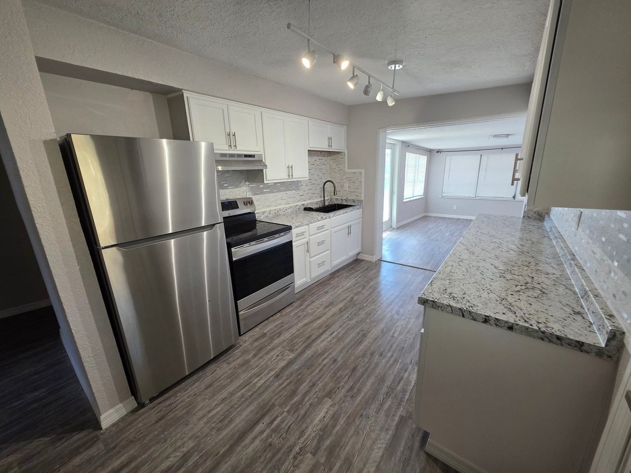 13315 Neptune Dr - Photo 4 of 20