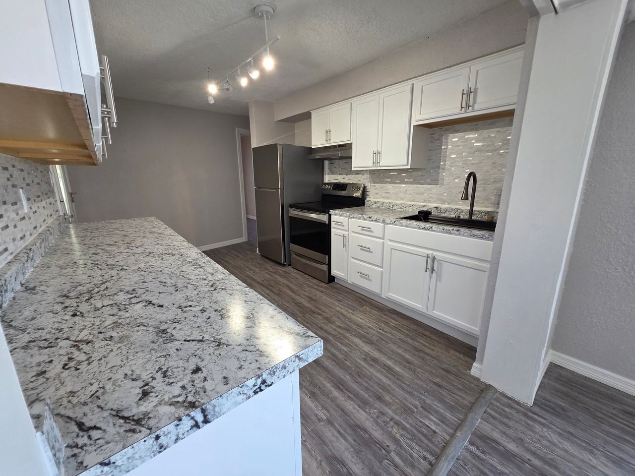 13315 Neptune Dr - Photo 6 of 20