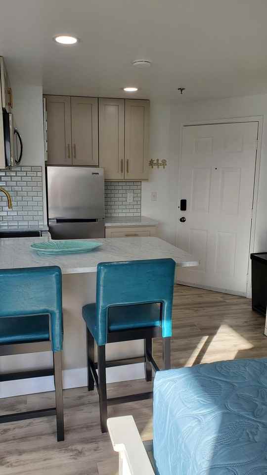 550 Winnacunnet Rd - Photo 6 of 13