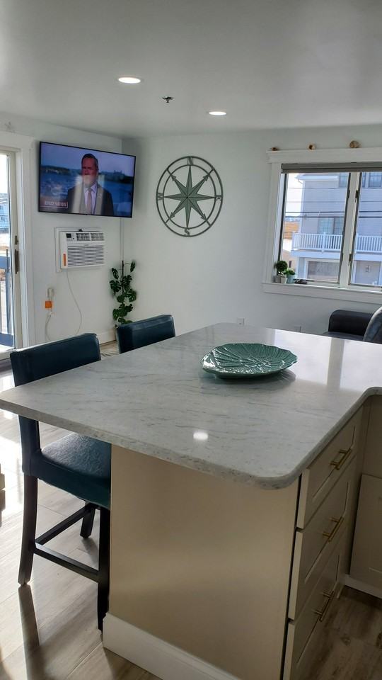 550 Winnacunnet Rd - Photo 7 of 13