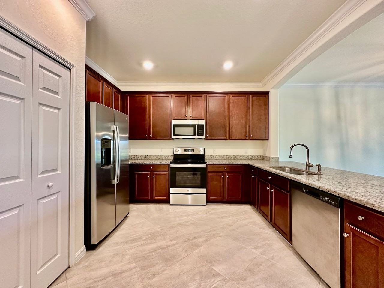 1823 Alameda Dr - Photo 2 of 20