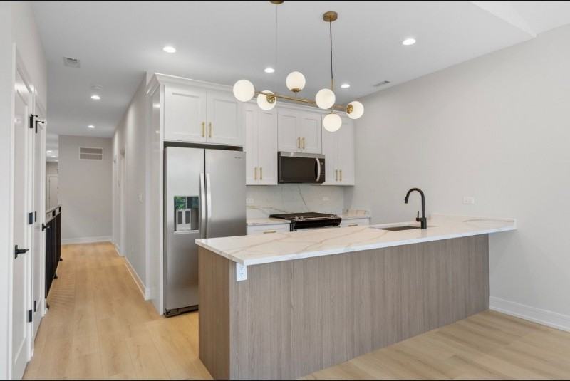 5006 S Prairie Ave #3 - Photo 2 of 13