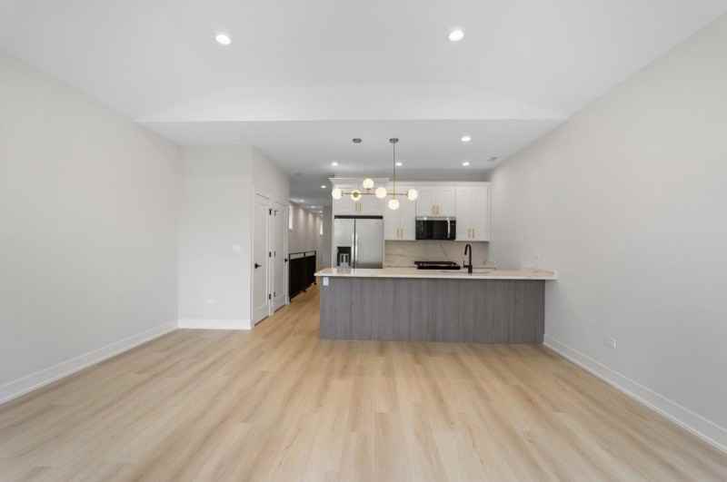 5006 S Prairie Ave #3 - Photo 3 of 13