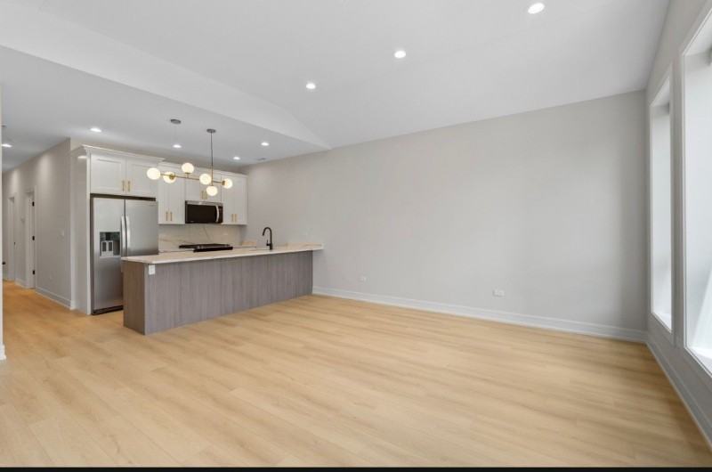 5006 S Prairie Ave #3 - Photo 4 of 13